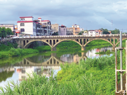     柏塘橋?qū)凑招夼f如舊的方式維修加固。